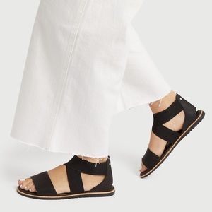 Sorel Ella black leather sandal with elasticized criss-cross ankle straps size 8